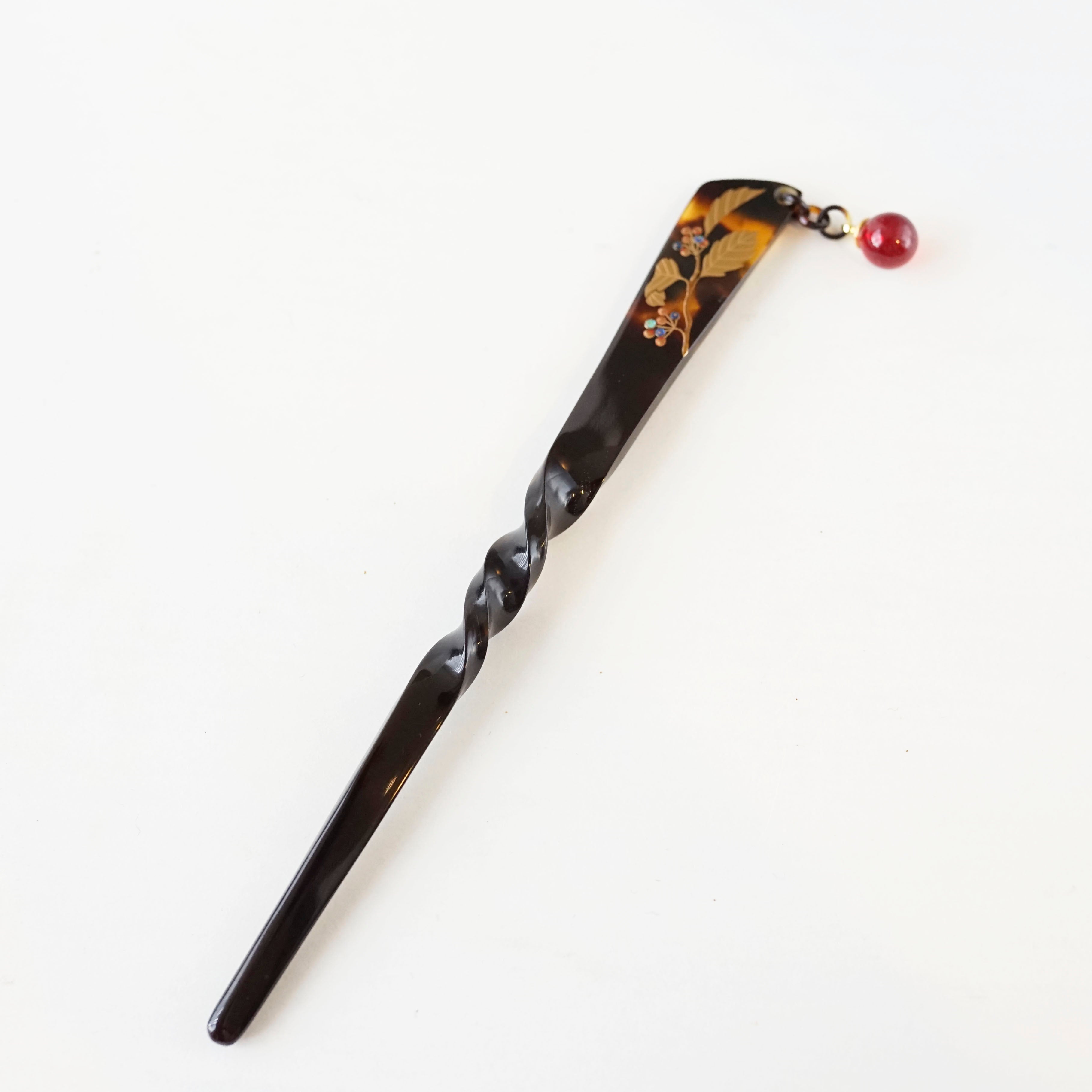 本べっ甲 純金蒔絵螺鈿かんざし ガマズミ（琥珀玉付き）ヘラ型 | か