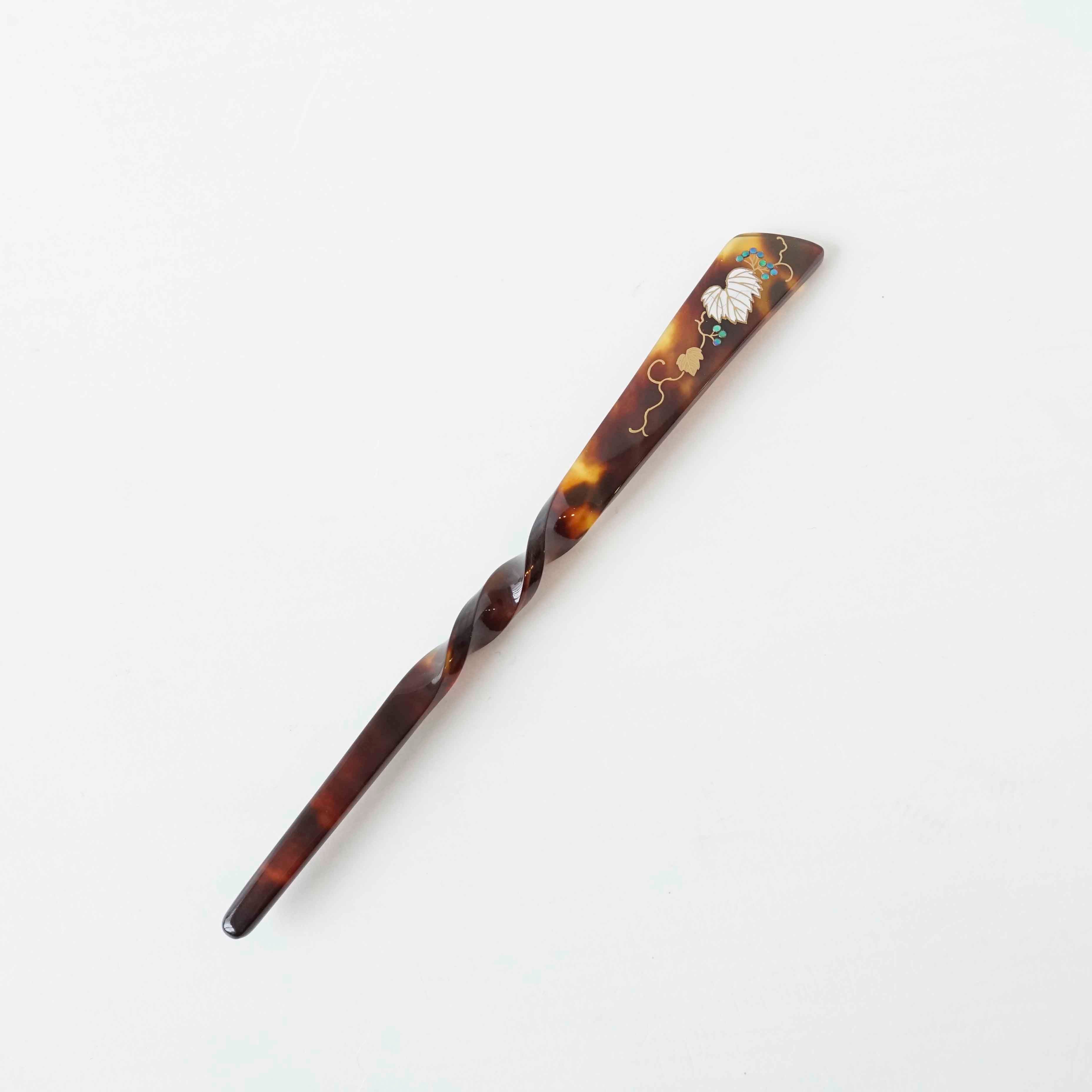 ♡螺鈿蝶々かんざし♡ 楽天市場】【MAX15%OFFクーポン】かんざし 螺鈿 蝶 菊 蒔絵風 黒 銀